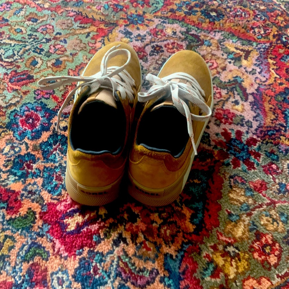 Sorel Out and About Sneaker size 9